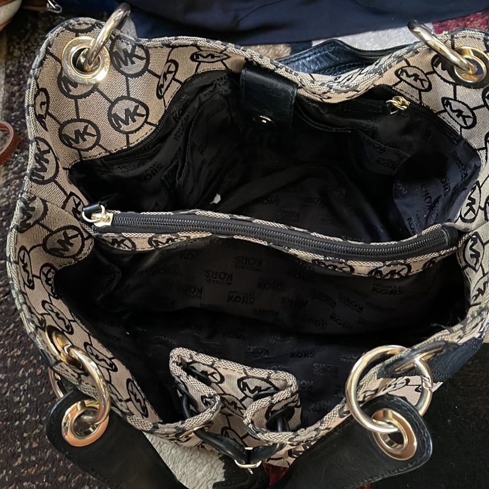 Purse - Picture 2 of 7